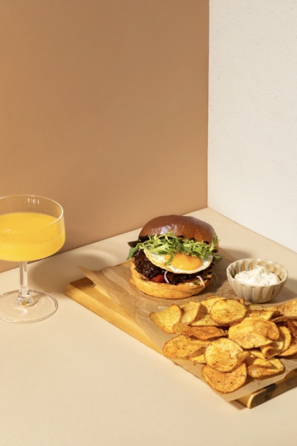 Burgeris su plėšyta jautiena